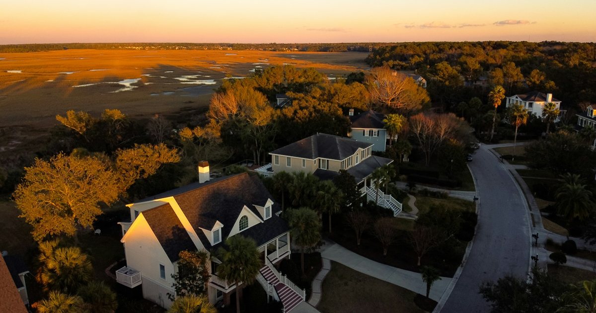 How Does an HOA Work? A Homeowner's Guide